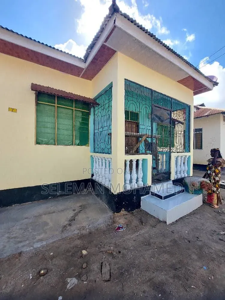 Furnished 11bdrm House in Biriani Real Estate, Chamazi for sale