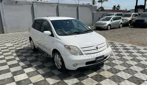 Toyota IST 2004 White
