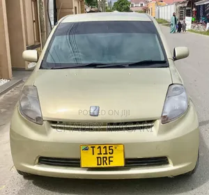 Toyota Passo 2005 Gold