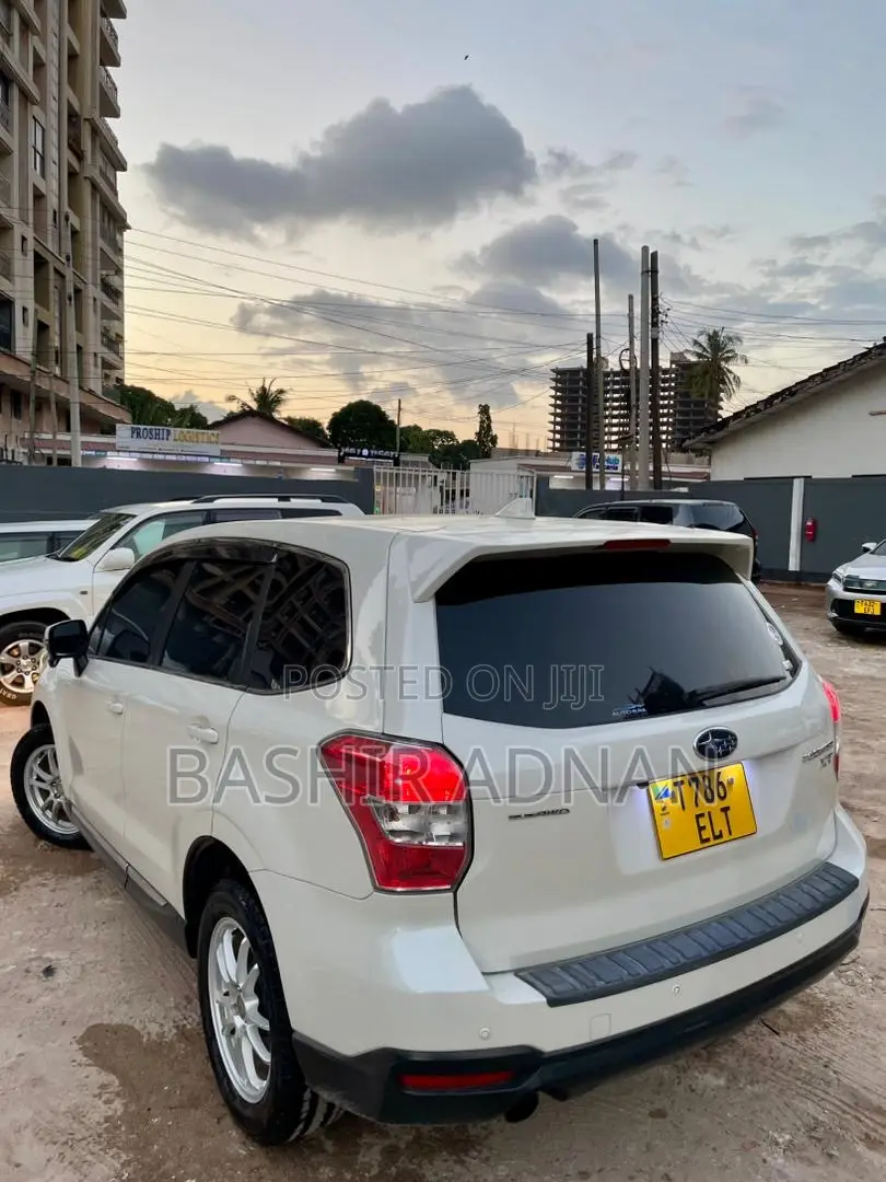Subaru Forester 2.0XT Premium 4dr SUV AWD (2.0L 4cyl Turbo CVT) 2014 White