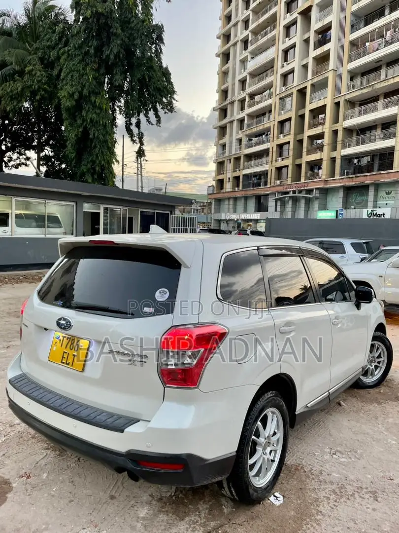 Subaru Forester 2.0XT Premium 4dr SUV AWD (2.0L 4cyl Turbo CVT) 2014 White