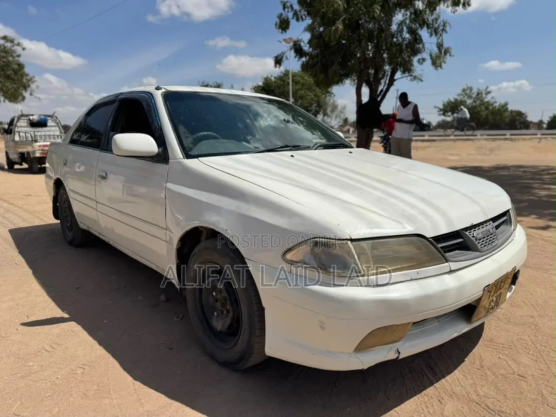 Toyota Carina 1.5 FWD Sedan 2001 White