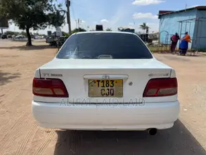 Toyota Carina 1.5 FWD Sedan 2001 White