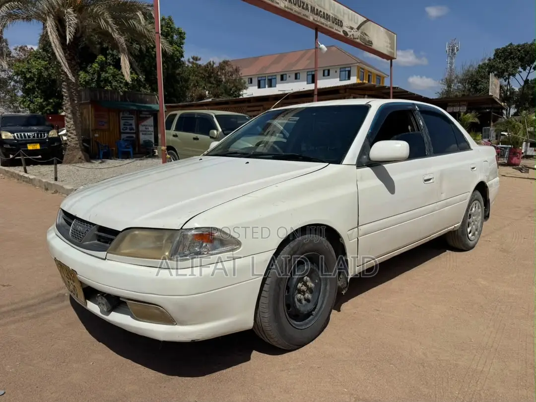 Toyota Carina 1.5 FWD Sedan 2001 White
