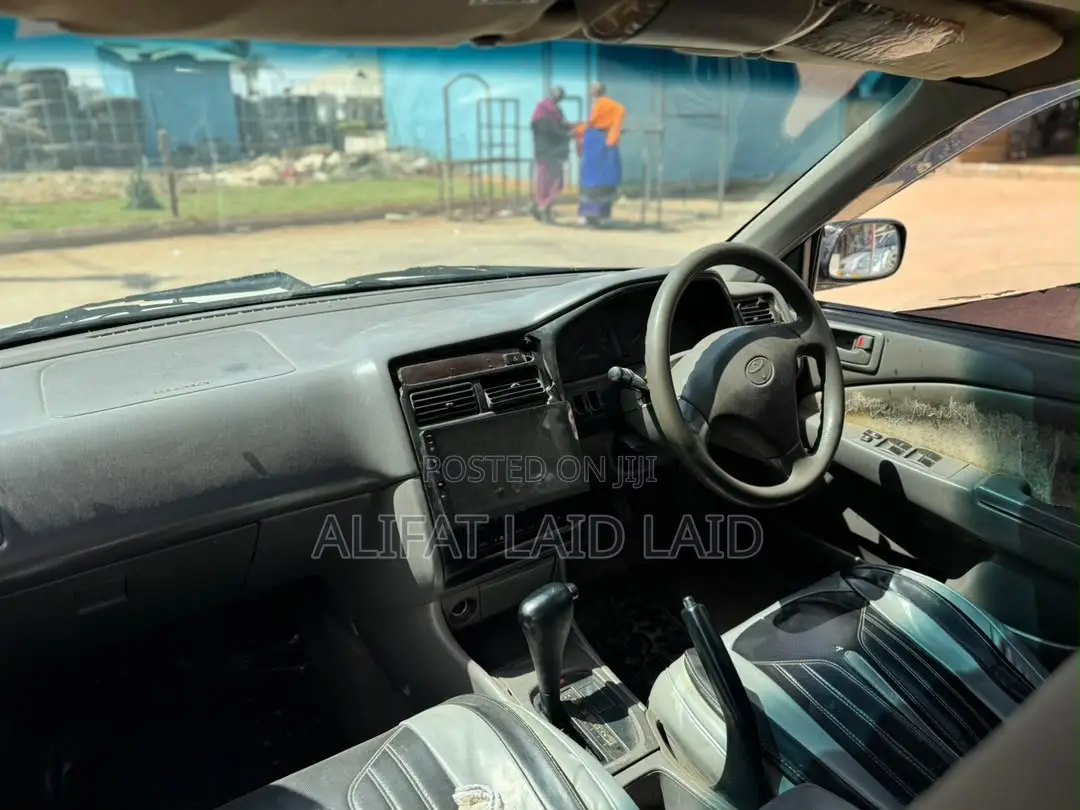 Toyota Carina 1.5 FWD Sedan 2001 White