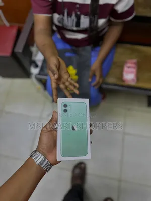 New Apple iPhone 11 128 GB Green