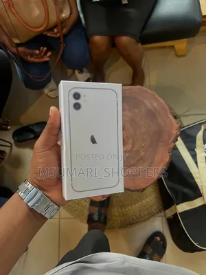 New Apple iPhone 11 128 GB White