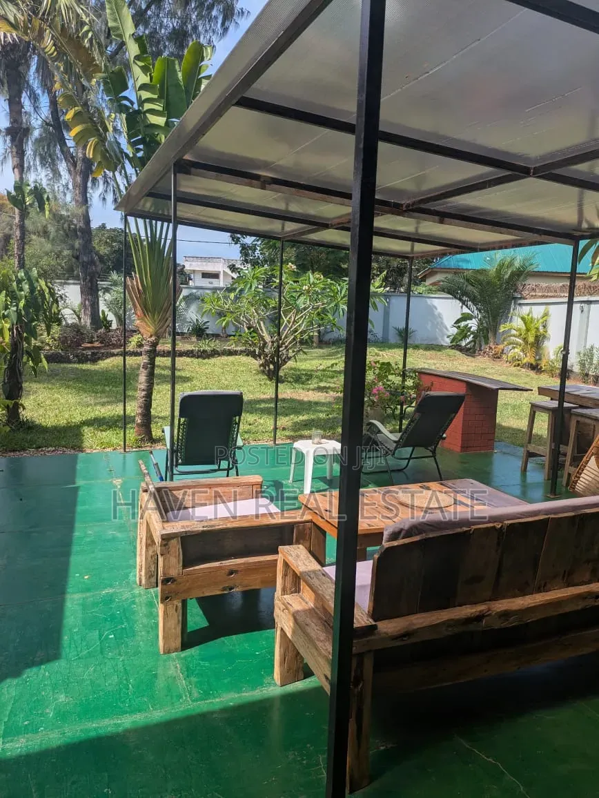 Furnished 4bdrm Villa in Masaki for rent