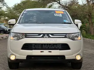 Mitsubishi Outlander 2012 White