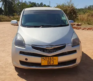 Toyota Ractis 2005 Silver