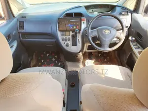 Toyota Ractis 2005 Silver