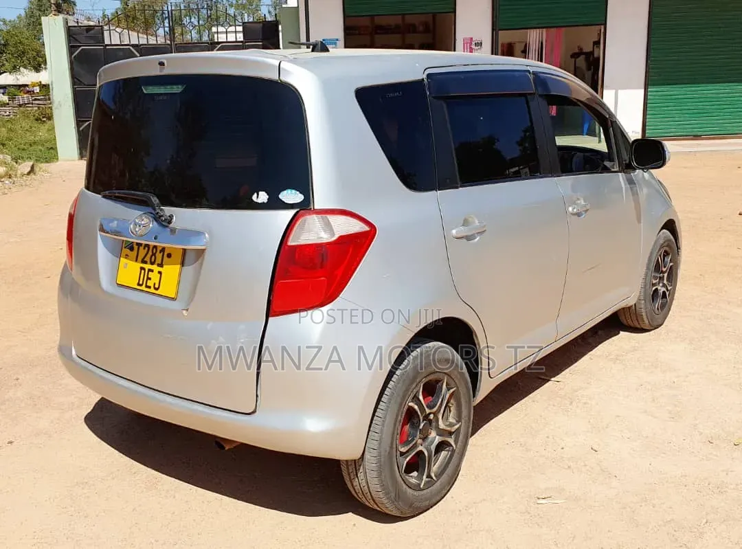 Toyota Ractis 2005 Silver