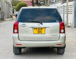 Toyota Raum 2005 Silver