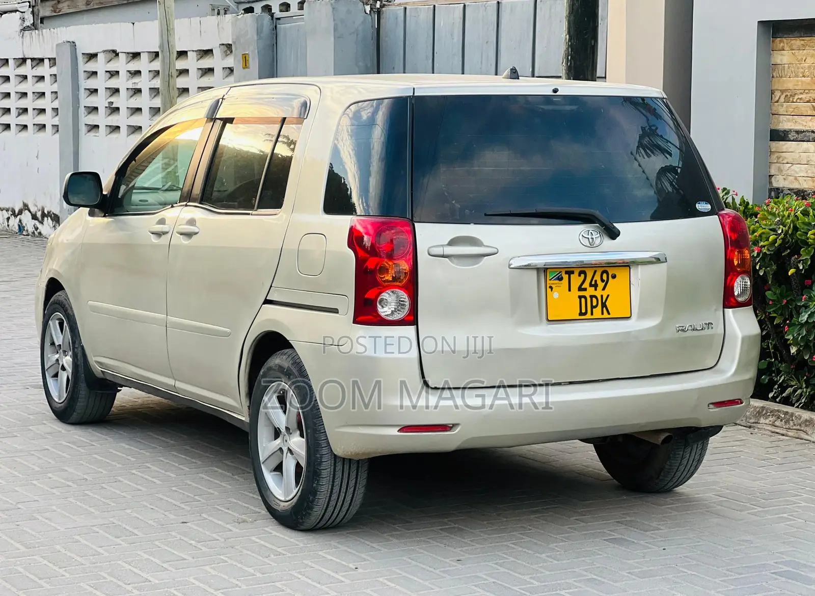 Toyota Raum 2005 Silver