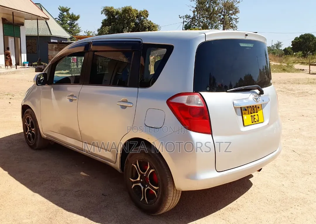 Toyota Ractis 2005 Silver
