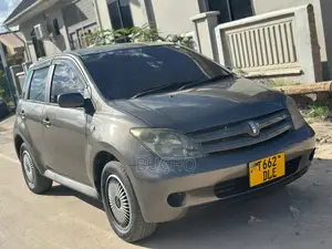 Toyota IST 2004 Gray