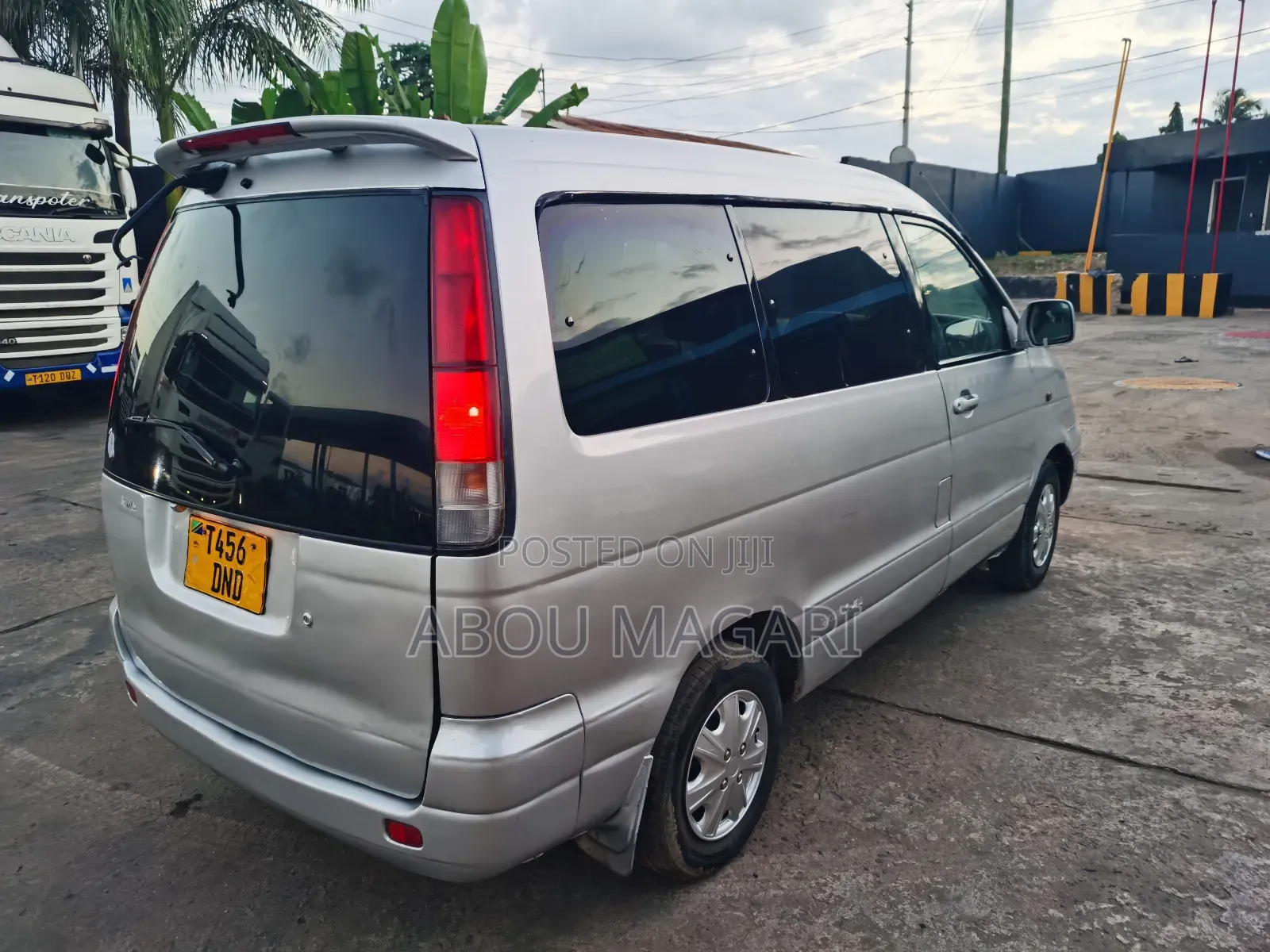Toyota Noah 2.0 AWD (8 Seater) 2001 Silver