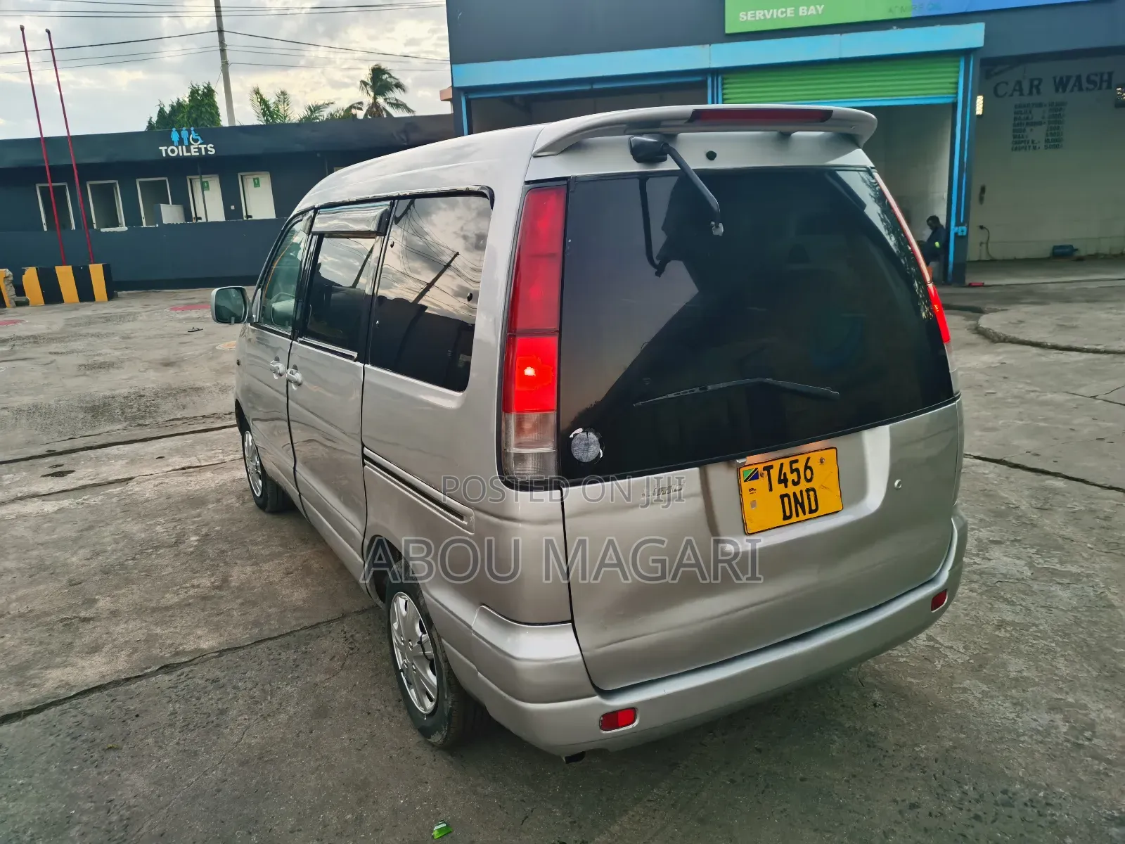 Toyota Noah 2.0 AWD (8 Seater) 2001 Silver