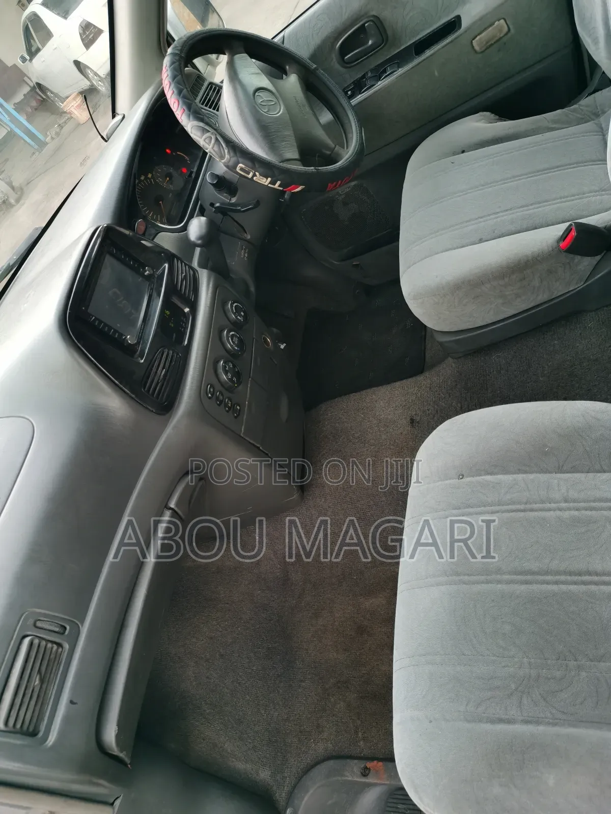 Toyota Noah 2.0 AWD (8 Seater) 2001 Silver