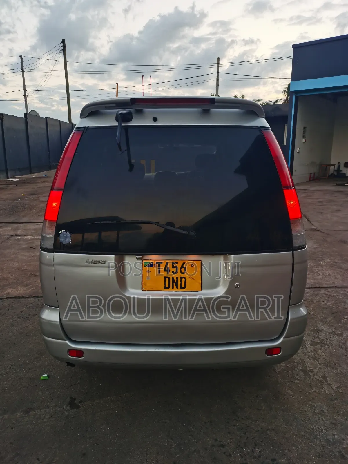 Toyota Noah 2.0 AWD (8 Seater) 2001 Silver