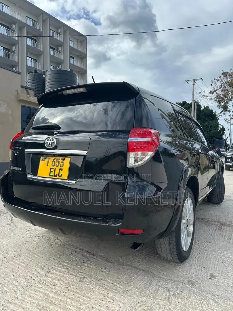 Toyota Vanguard 2011 Black