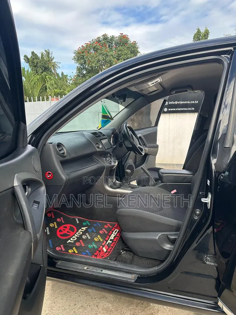 Toyota Vanguard 2011 Black