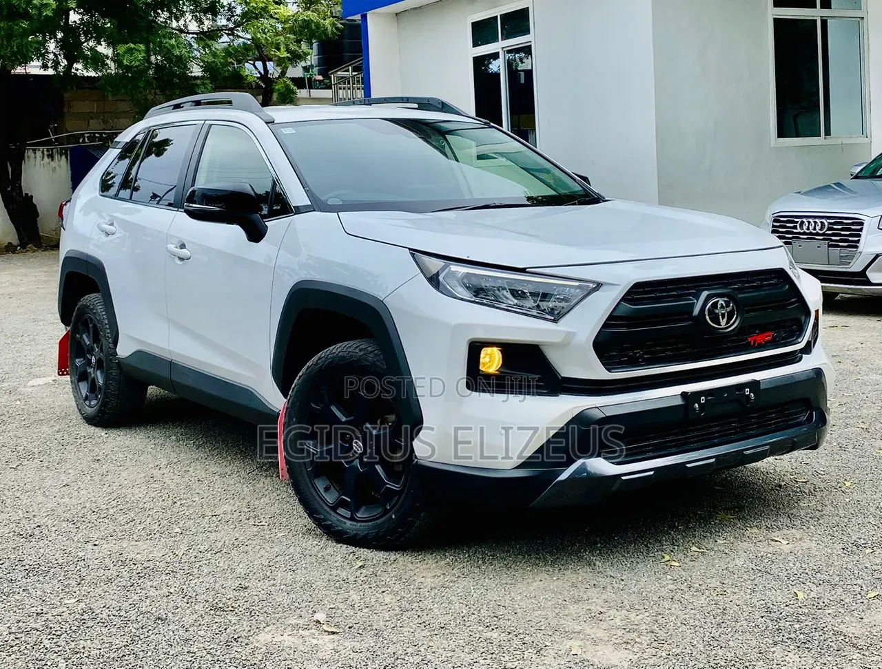Toyota RAV4 2021 White