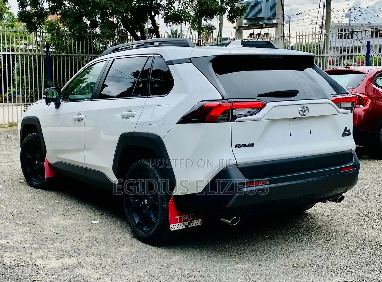 Toyota RAV4 2021 White