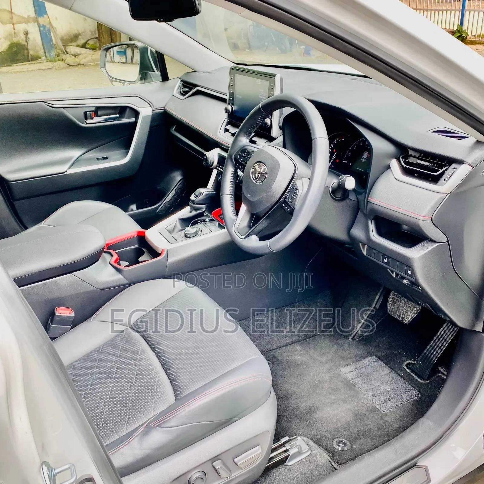 Toyota RAV4 2021 White