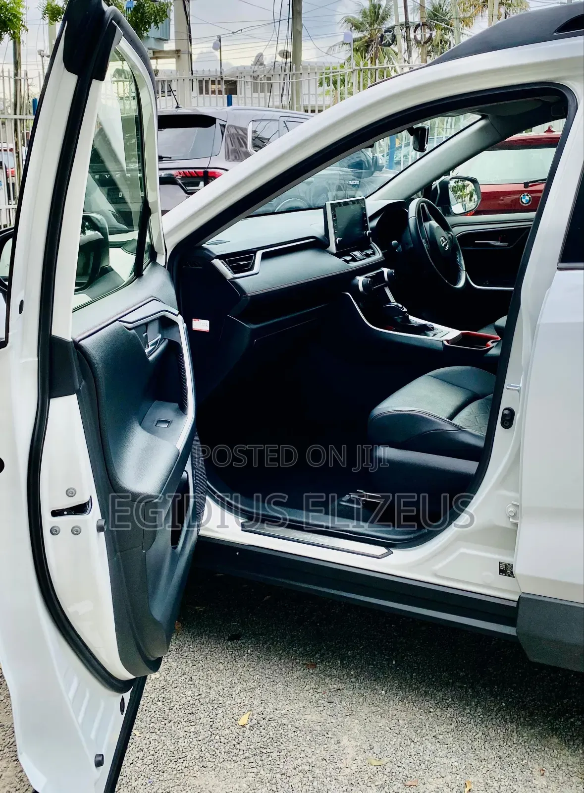 Toyota RAV4 2021 White