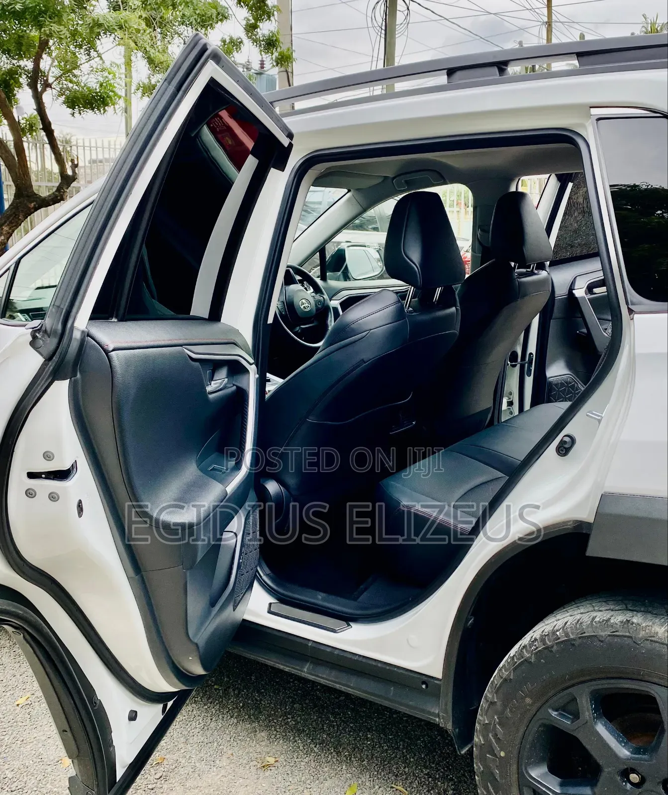 Toyota RAV4 2021 White