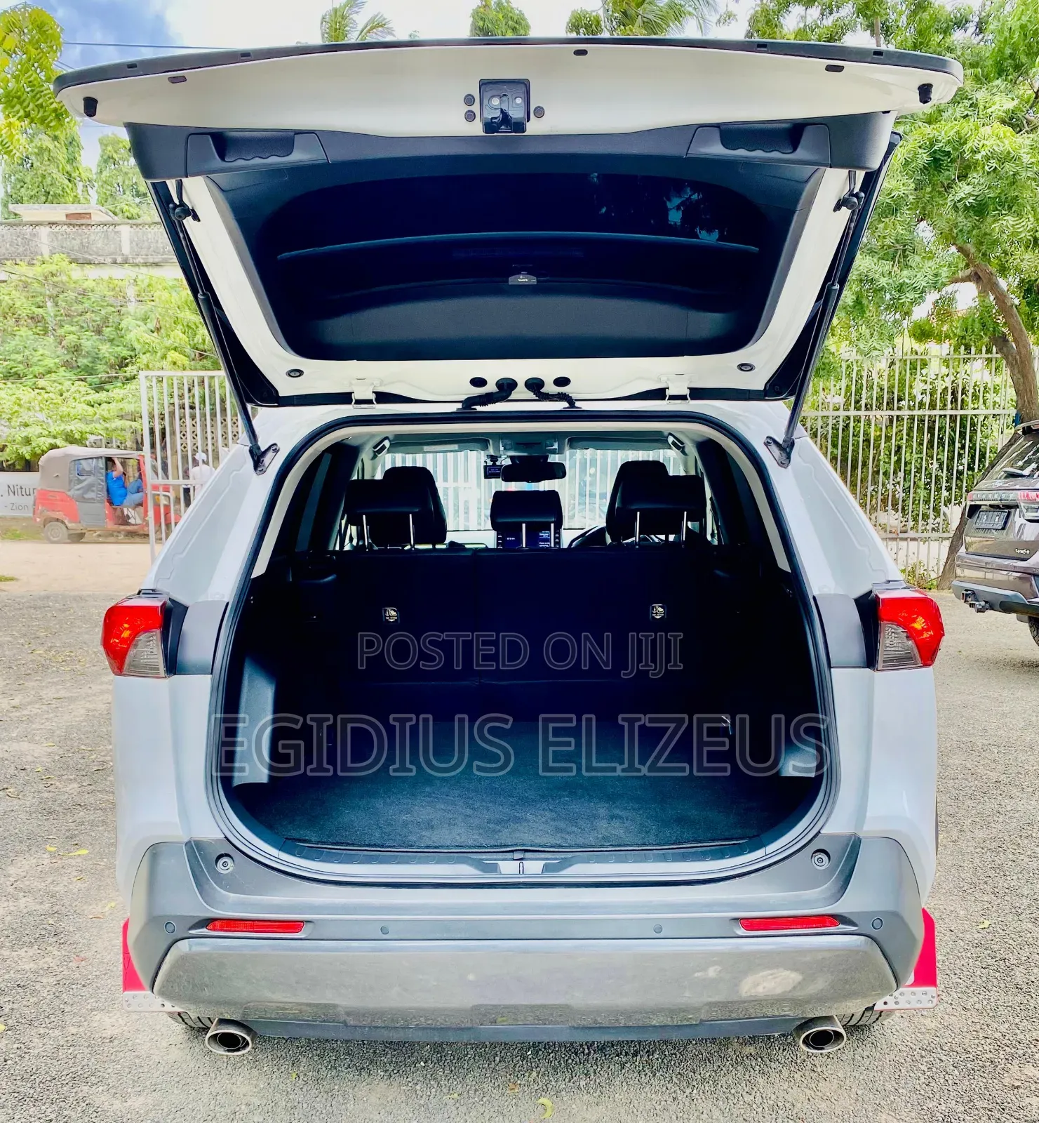 Toyota RAV4 2021 White