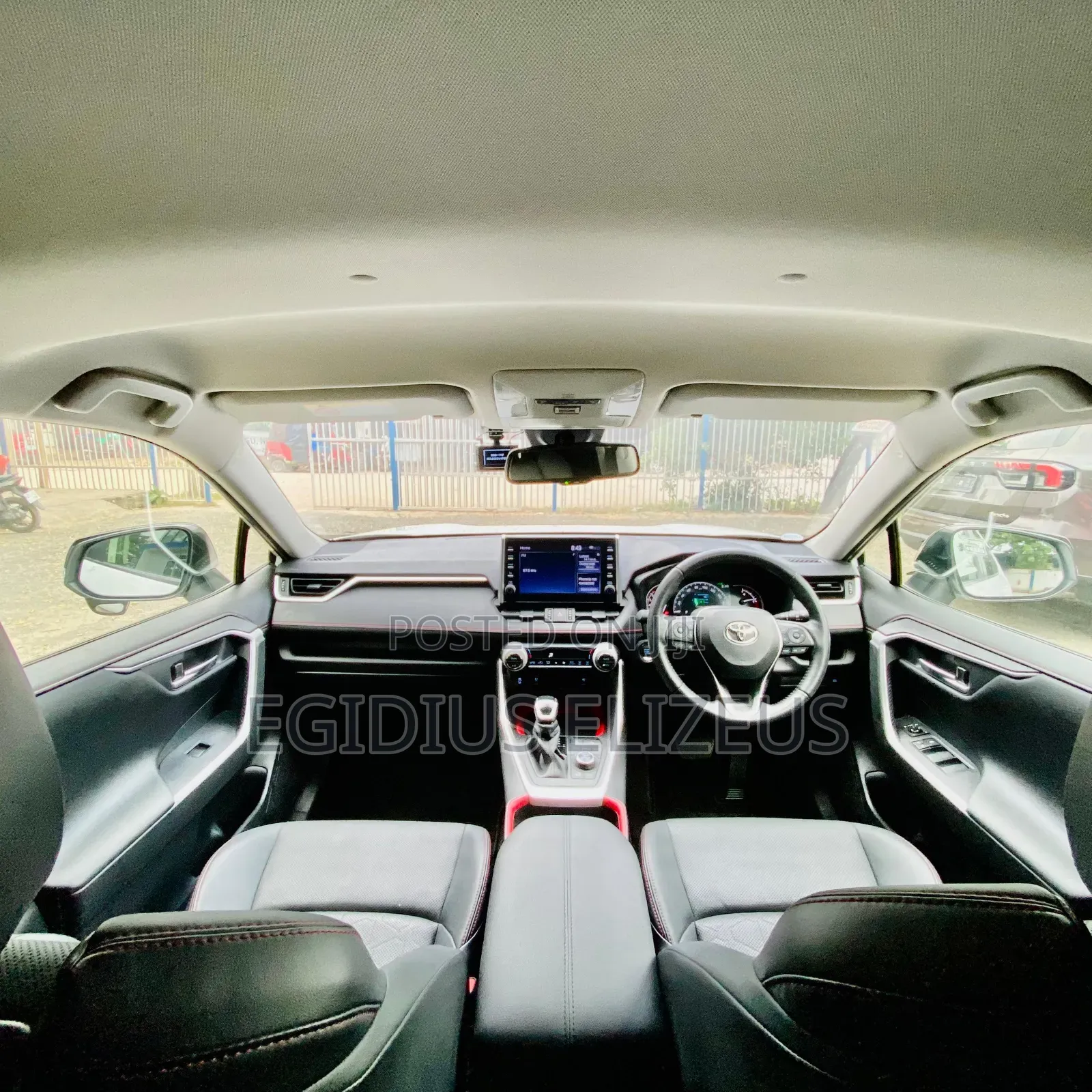 Toyota RAV4 2021 White