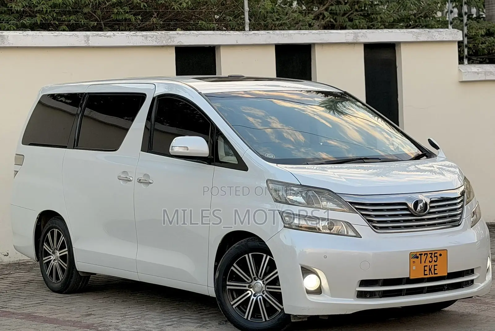 Toyota Vellfire 2012 White
