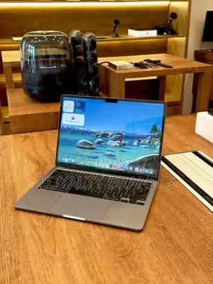 New Laptop Apple MacBook Air 2022 M2 16GB Apple M2 SSD 256GB
