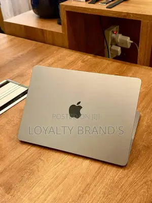 New Laptop Apple MacBook Air 2022 M2 16GB Apple M2 SSD 256GB