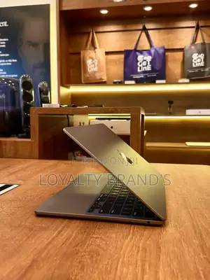 New Laptop Apple MacBook Air 2022 M2 16GB Apple M2 SSD 256GB