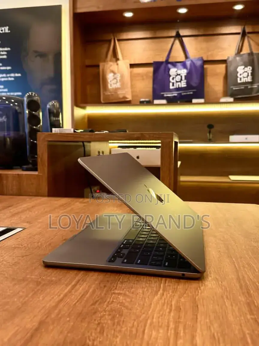 New Laptop Apple MacBook Air 2022 M2 16GB Apple M2 SSD 256GB