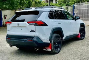 Toyota RAV4 2021 Pearl