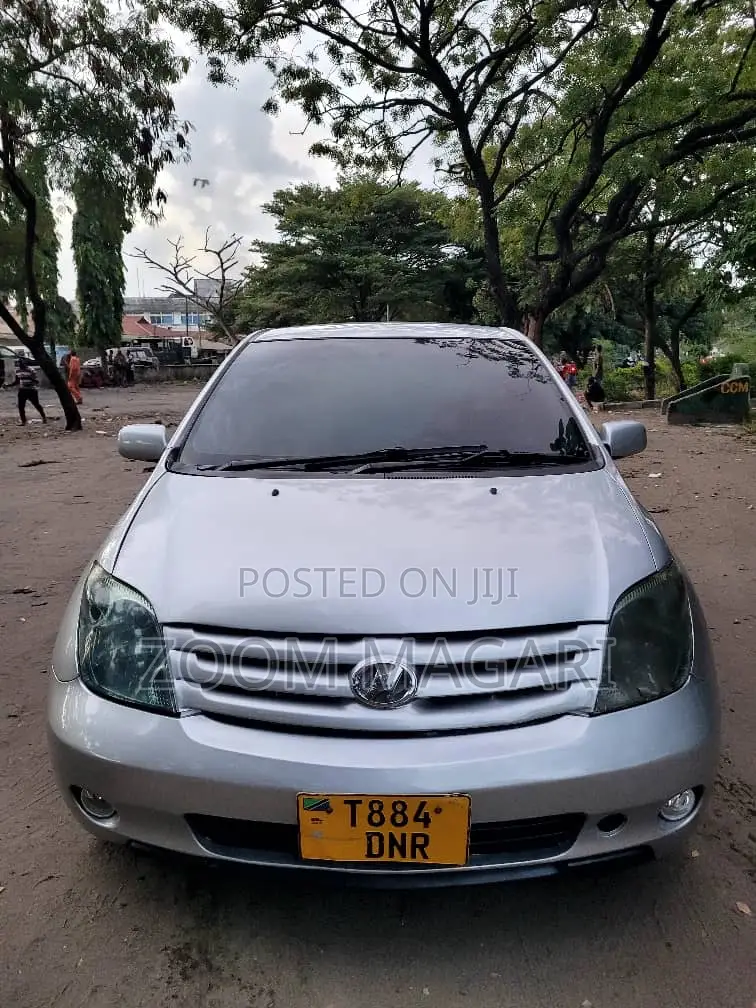 Toyota IST 2005 Silver