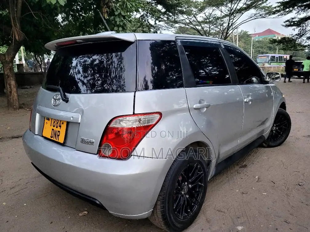 Toyota IST 2005 Silver