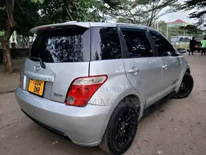 Toyota IST 2005 Silver