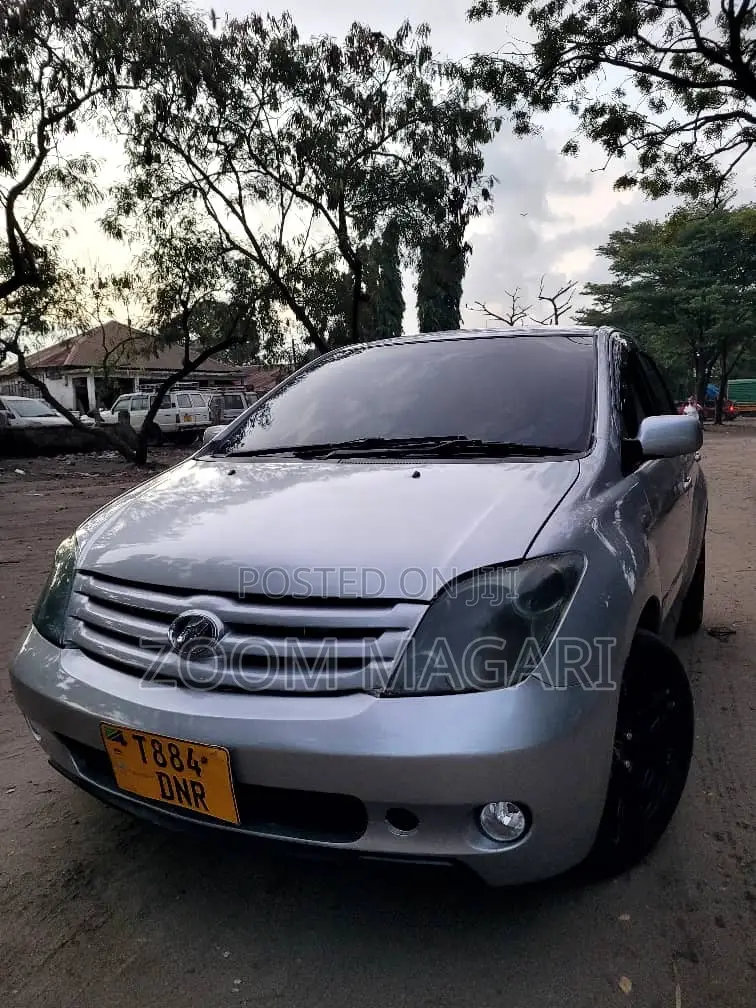 Toyota IST 2005 Silver