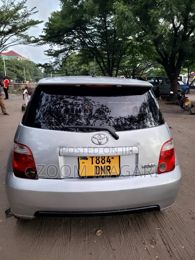 Toyota IST 2005 Silver