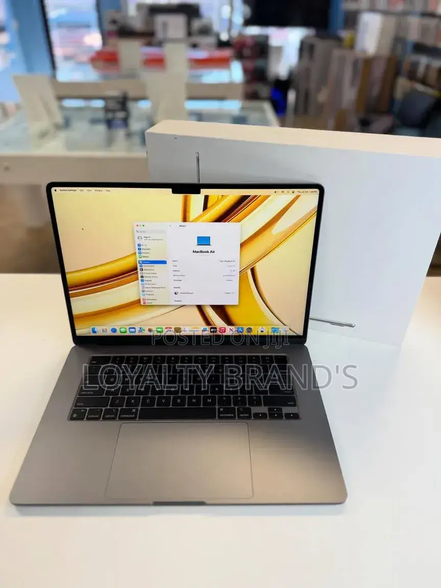 New Laptop Apple MacBook Air 2024 M3 8GB Apple M3 SSD 512GB