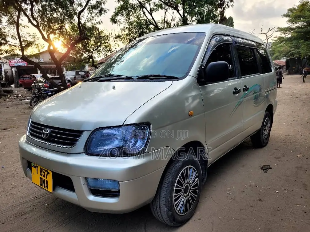 Toyota Noah 2002 Silver