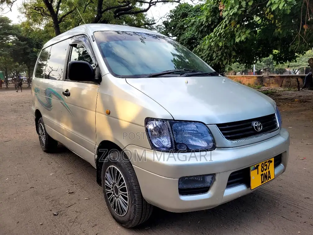 Toyota Noah 2002 Silver