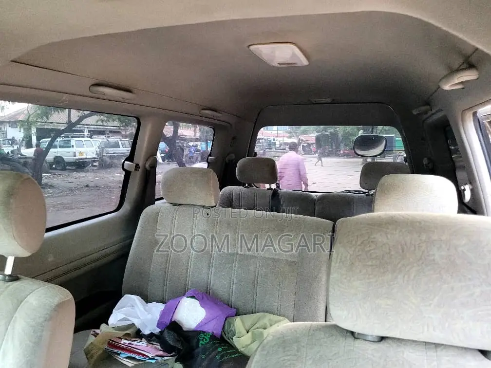 Toyota Noah 2002 Silver