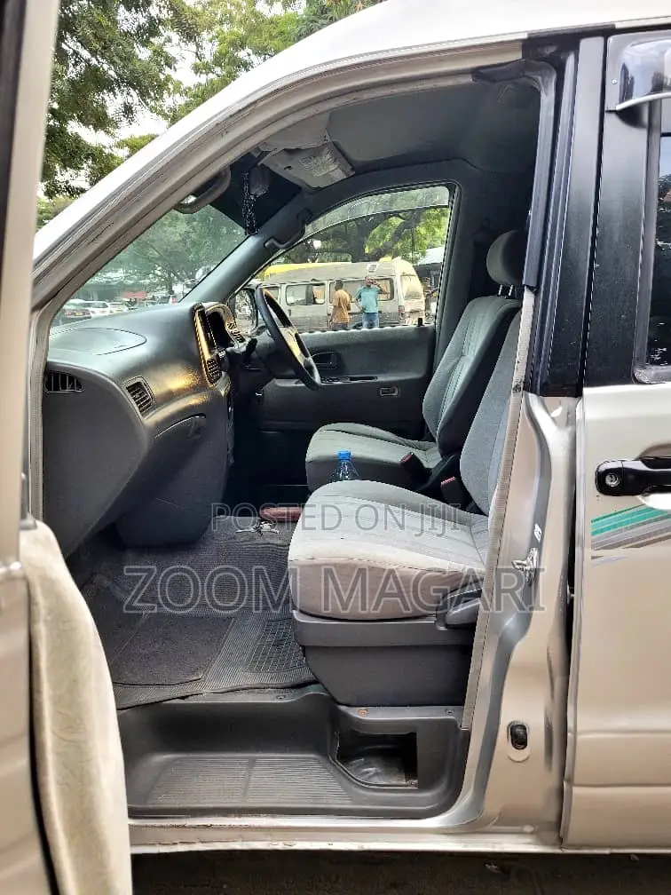 Toyota Noah 2002 Silver