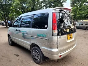 Toyota Noah 2002 Silver